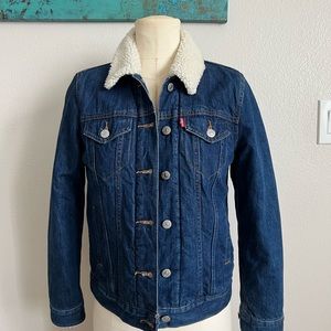 Levi’s Sherpa lined dark rinse Jean jacket size xs